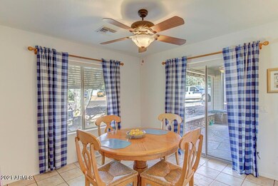 Dining Area (1)