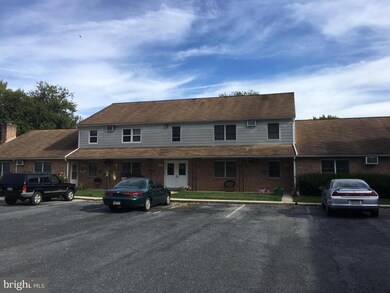 956 E Maple St unit D, Palmyra, PA 17078 - photo 4