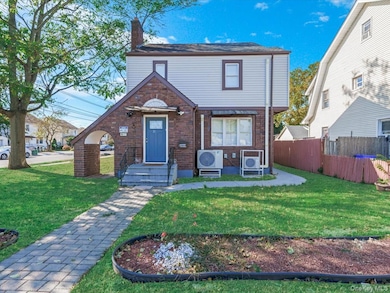 21 James L Burrell Ave, Hempstead, NY 11550 - photo 2