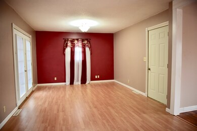 608 Maxine Dr, Ossian, IN 46777 - photo 7