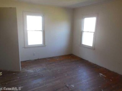 5166 Gracewood Rd, Ramseur, NC 27316 - photo 4