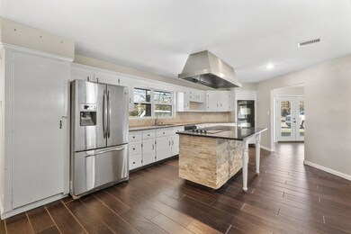 1406 W Parkwood Ave, Friendswood, TX 77546 - photo 3