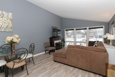 1212 Sacramento Dr, Carpentersville, IL 60110 - photo 3