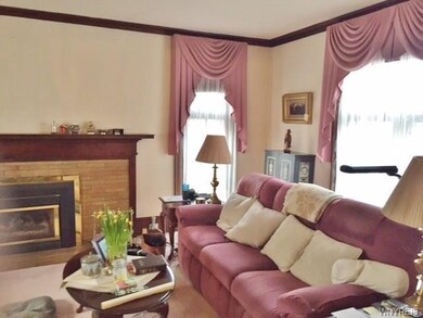 Living Room with fireplace
