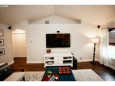 947 S 9th St, Harrisburg, OR 97446 - photo 5