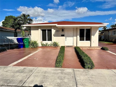 2/1 Unit Entrance/Parking