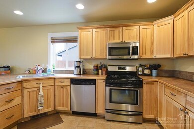 1461 NW 18th St, Redmond, OR 97756 - photo 4