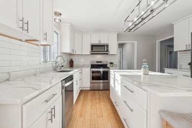 8 Lone Oak Cir, Holliston, MA 01746 - photo 4