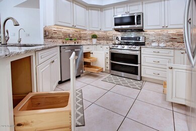 KitchenCabinetPullouts_5211
