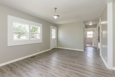 1621 Dewey St, Anderson, IN 46016 - photo 3