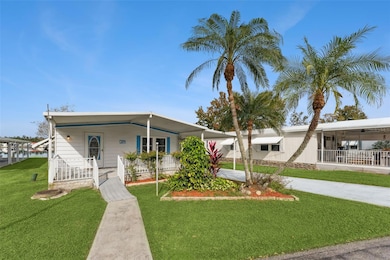 314 Lakeview Dr, Osteen, FL 32764 - photo 2