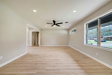 424 Bowman Dr, Alvin, TX 77511 - photo 2