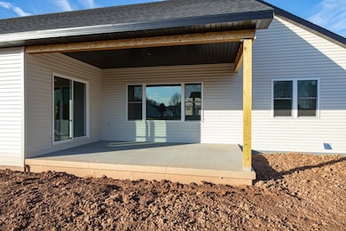 N8912 Harrisville Ct, Menasha, WI 54952 - photo 2