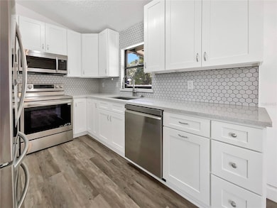 3527 65th Avenue Cir E, Sarasota, FL 34243 - photo 6