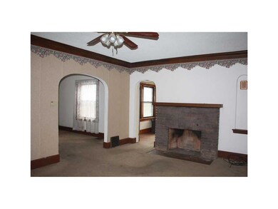 Family Room. Livingroom into the dining room under