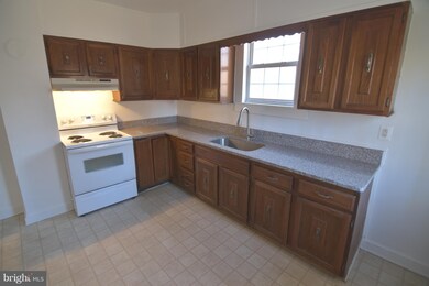 4304 Canterbury Way, Temple Hills, MD 20748 - photo 5