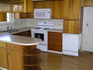 1166 Ironwood Dr, Columbus, OH 43229 - photo 2