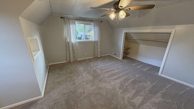 2032 W Laurel St, Freeport, IL 61032 - photo 4