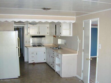 Lots of kitchen cabinets