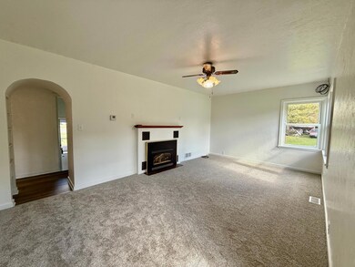 1715 SE Marshall St, Albert Lea, MN 56007 - photo 5