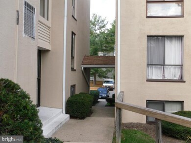 8714 Village Square Dr unit 11/871, Alexandria, VA 22309 - photo 3