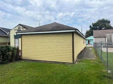 627 Forstall St, New Orleans, LA 70117 - photo 2