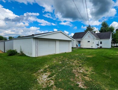 328 B St NE, Linton, IN 47441 - photo 6