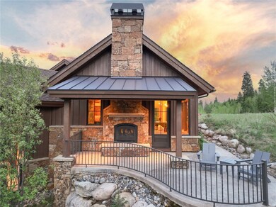 Outdoor fire place to enjoy sunsets.