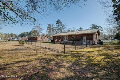 509 S Mcneil St, Burgaw, NC 28425 - photo 7