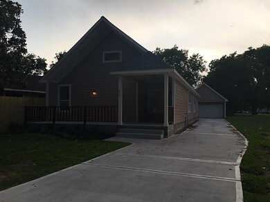 512 Brazos St, Rosenberg, TX 77471 - photo 2