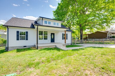 609 N Charlotte St, Dickson, TN 37055 - photo 2