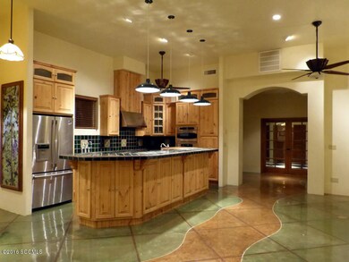 Custom Bilt Kitchn w/ Stainless Steel Ap