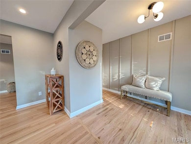 7639 Capilia Dr, Saint Louis, MO 63123 - photo 4