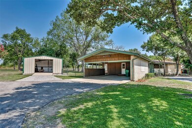 1402 W California St, Gainesville, TX 76240 - photo 3