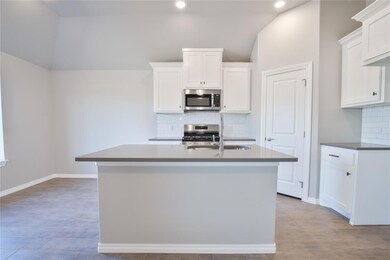 3917 Lynne Ave, Edmond, OK 73012 - photo 4