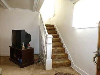Entry/Foyer.