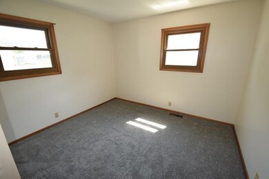 2613 E 26th St, Muncie, IN 47302 - photo 5