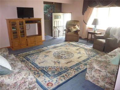 Spacious 17 x 15 living room, beautiful hardwood f