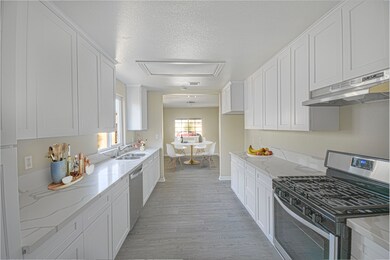 37842 10th St E, Palmdale, CA 93550 - photo 5