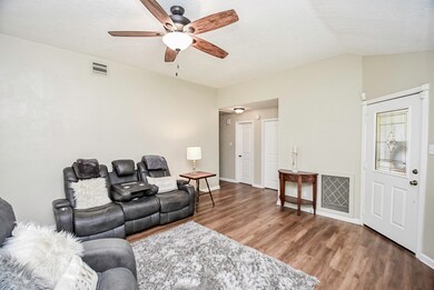 8650 Laurel Trails Dr, Houston, TX 77095 - photo 5