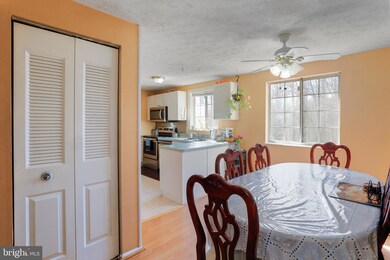 8156 Willowdale Ct, Springfield, VA 22153 - photo 6