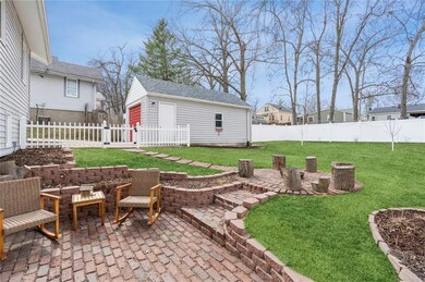 927 W 2nd St S, Newton, IA 50208 - photo 2