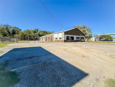 1827 N Richmond Rd, Wharton, TX 77488 - photo 3