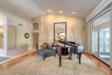 002_Living Room