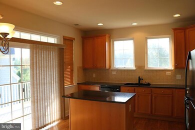 13918 Greendale Dr unit 30, Woodbridge, VA 22191 - photo 3