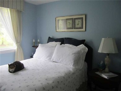 566 Commonwealth Ave, Warwick, RI 02886 - photo 7