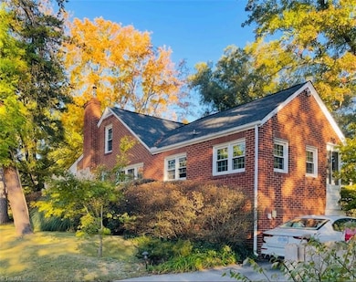 Parkin gin paved driveway off side street