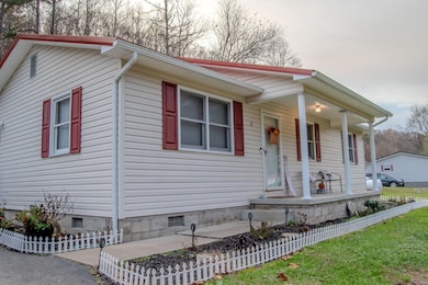 10 Vinewood Ln, Hitchins, KY 41146 - photo 3