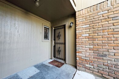 5661 Birchmont Dr unit D, Houston, TX 77091 - photo 3
