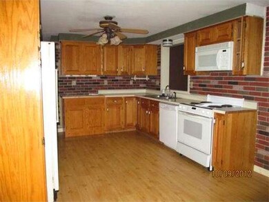 449 Johnny Appleseed Ln, Leominster, MA 01453 - photo 3